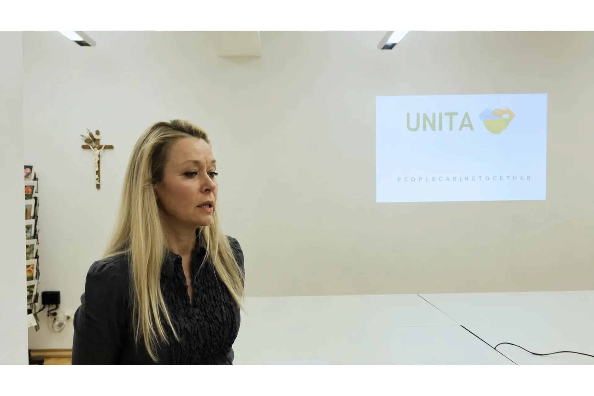 Виступ з логотипом UNITA